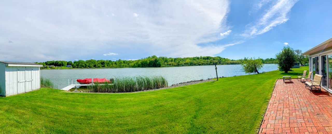 Beautiful 3 bedroom 2 bath home on Round Lake in Kendallville